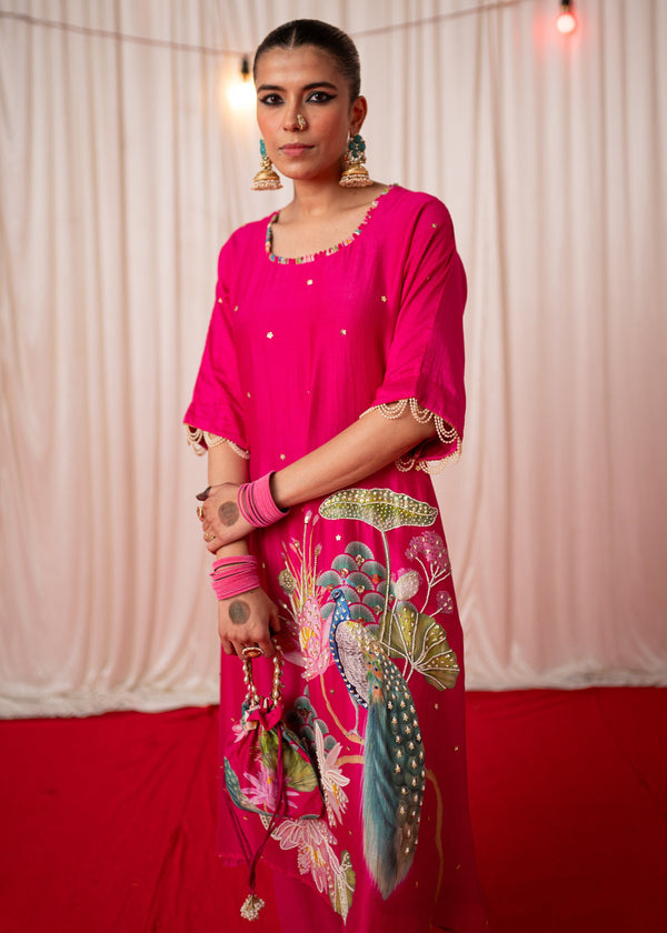 Bhādõ 2.0- Rani Pink Printed Oversize Kurta- Set of 2