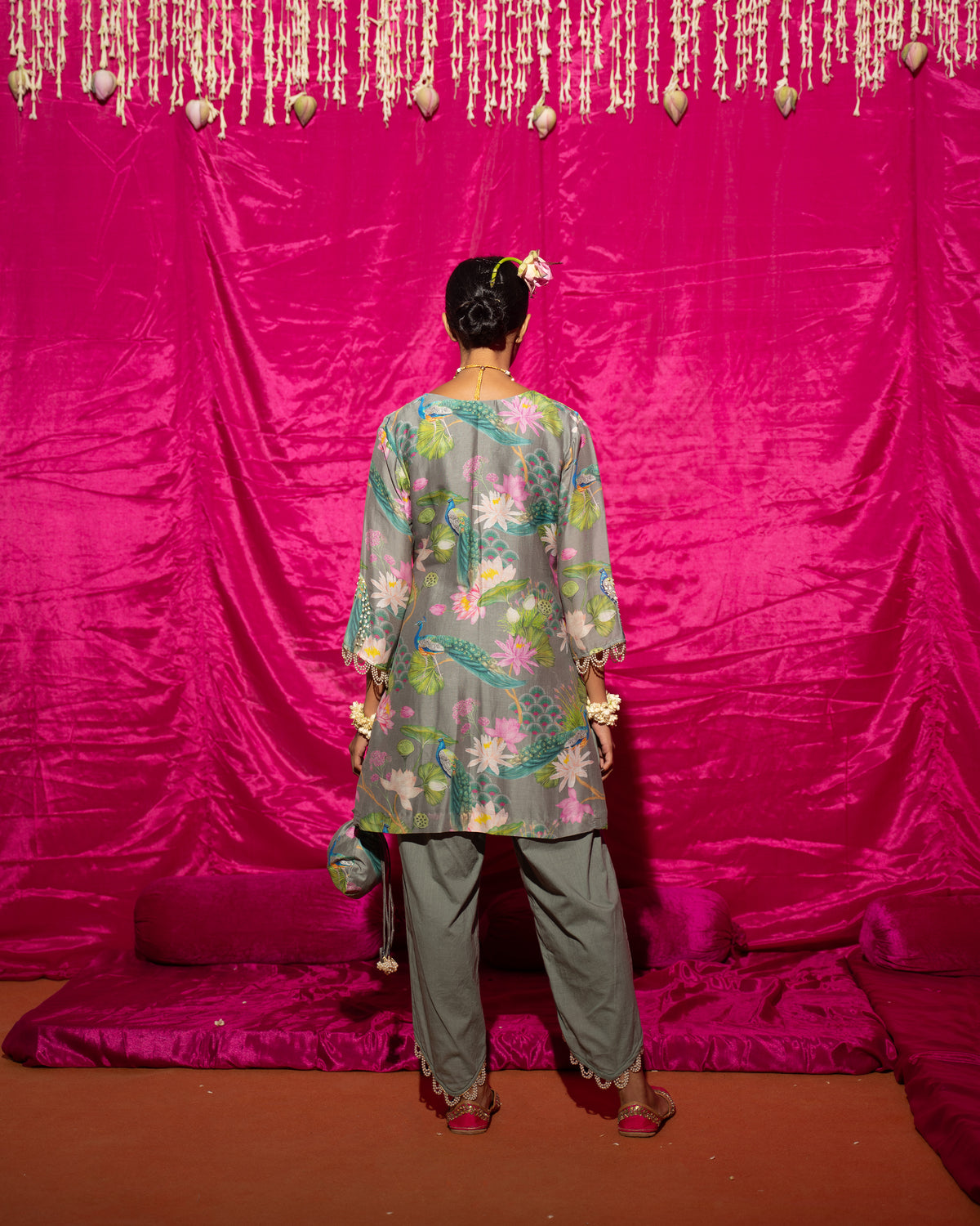 Bhādõ- Grey Printed Short Kurta Set