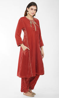 Bird Embroidered Velvet Kurta - Set of 2